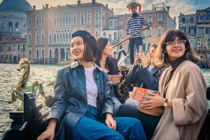 ヴェネツィア：ラグーンシティを巡るゴンドラ乗合ツアー