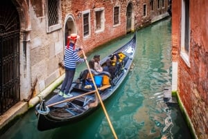 ヴェネツィア：ラグーンシティを巡るゴンドラ乗合ツアー