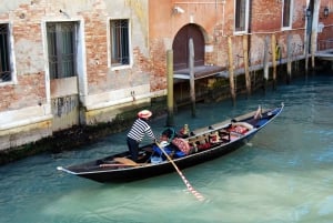 Venedig: Fælles gondol gennem betagende Sukkenes Bro