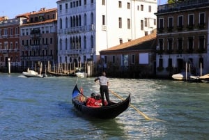 Venedig: Fælles gondol gennem betagende Sukkenes Bro