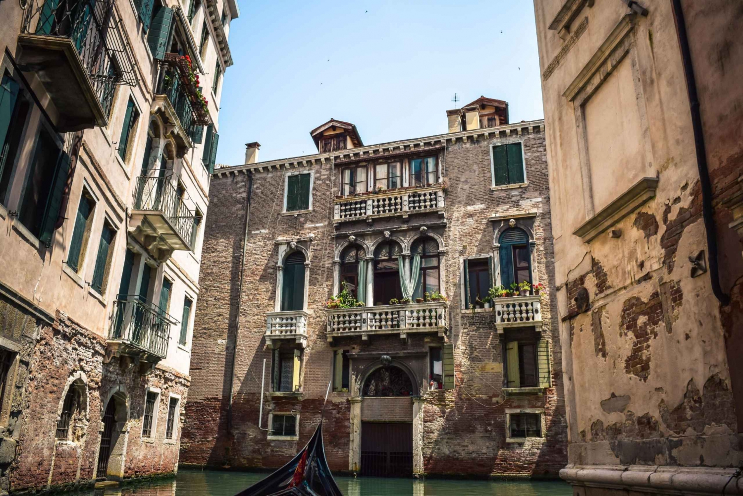 Venice: Shared Gondola Tour