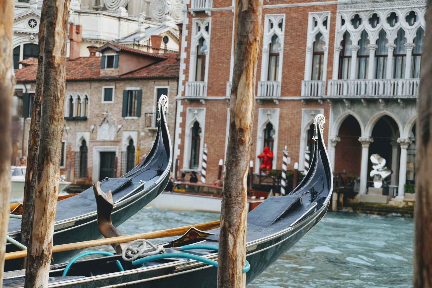 Venice: Shared Gondola Tour
