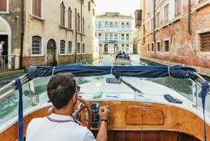 Venice: Shared Water Taxi Transfer to Marco Polo Airport