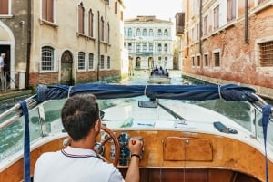 Venice: Shared Water Taxi Transfer to Marco Polo Airport