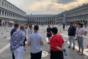 Venezia: Markuskirken og gondol om ettermiddagen