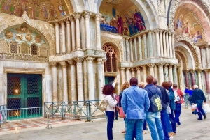 Venezia: Markuskirken og gondol om ettermiddagen