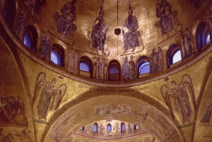 Venezia: Markuskirken og gondol om ettermiddagen