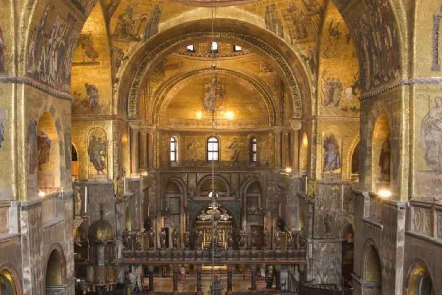 Opastettu kierros San Marco -basilikan