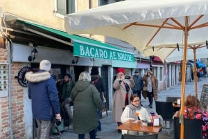 Venice: Street Food Tour Cicchetti & Spritz with Local Guide