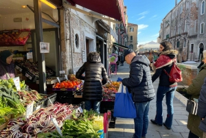 Venice: Street Food Tour Cicchetti & Spritz with Local Guide