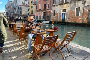 Venice: Street Food Tour Cicchetti & Spritz with Local Guide