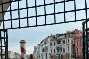 Venice: Sunrise Walking Tour with Espresso