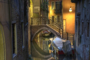 Venice: Sunset Gondola Ride & Guided Walking Tour