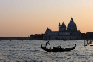 Venice: Sunset Gondola Tour