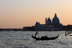 Venedig: Gondel Tour bei Sonnenuntergang oder am Abend