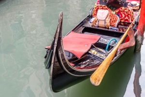 Venice: Traditional Shared Gondola Ride
