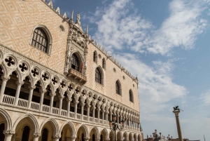 Venice: Transfer to/from Airport Shared by Water Taxi & Van