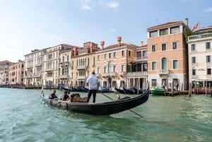 Venice: Transfer to/from Airport Shared by Water Taxi & Van
