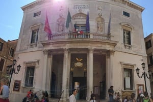 Venice: Unusual Sights Walking Tour with Optional Gondola