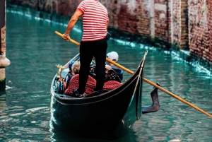 Venetië: VIP-gondeltocht met champagne - 1 uur privétour