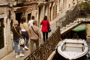 Venetsia: Kävelykierros ja gondoliajelu: Vip Semi-Private Walking Tour with Gondola Ride