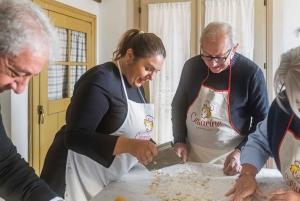 Venecia: tour a pie y clase de cocina con un local