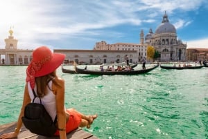 Venecia: Tour a pie y paseo compartido en góndola