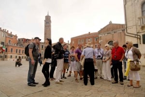Venecia: Tour a pie y paseo compartido en góndola