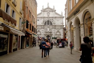 Venecia: Tour a pie y paseo compartido en góndola