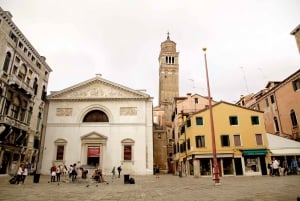 Venecia: Tour a pie y paseo compartido en góndola