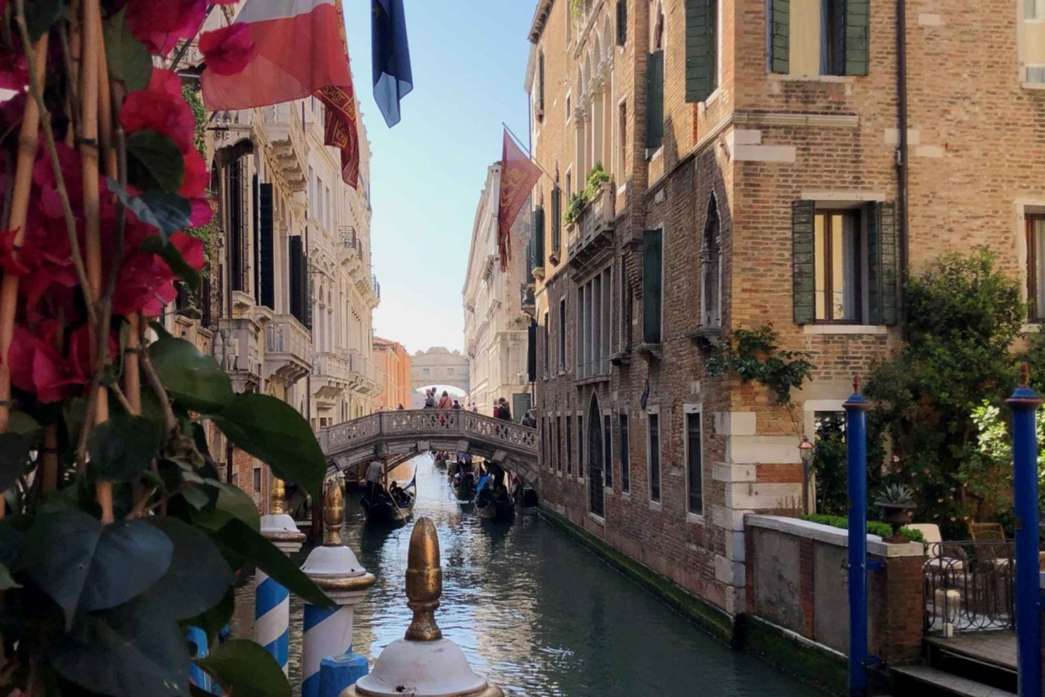 Venetsian kävelykierros Pyhän Markuksen sillalta Rialton sillalle