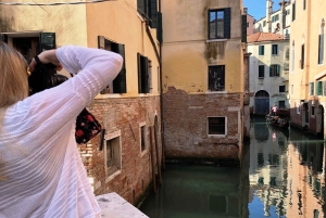 Venetsian kävelykierros Pyhän Markuksen sillalta Rialton sillalle