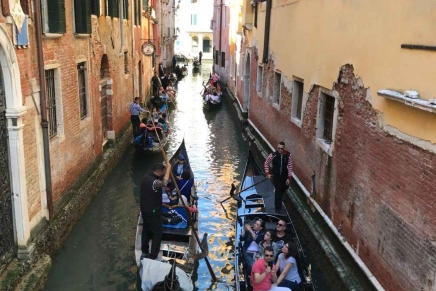 VENEZA: VISITA A PÉ À BASÍLICA DE SÃO MARCOS, AO CAMPANÁRIO E À GÔNDOLA