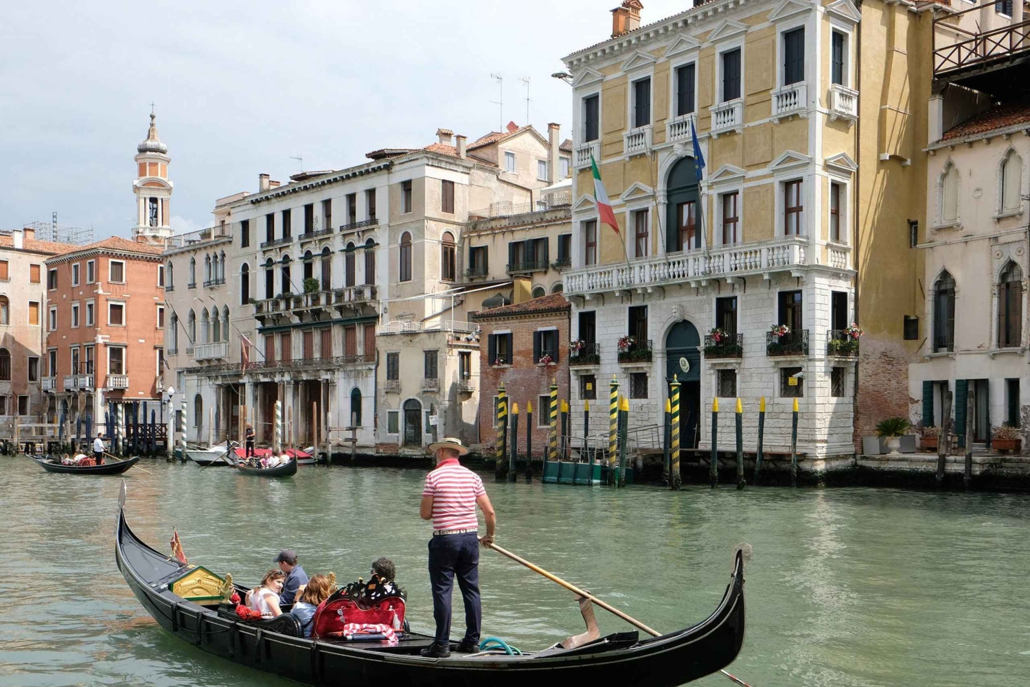 Venice's Private Gondola: Romantic Serenade