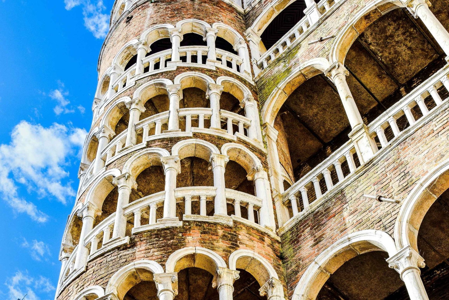 知られざるベネチアを発見するウォーキングツアー