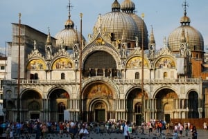 Walking Tour to Uncover the Hidden Venice