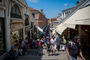 知られざるベネチアを発見するウォーキングツアー