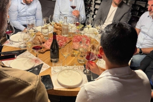 Cata de vinos con maridaje de productos locales en Venecia