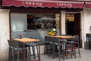 Cata de vinos con maridaje de productos locales en Venecia