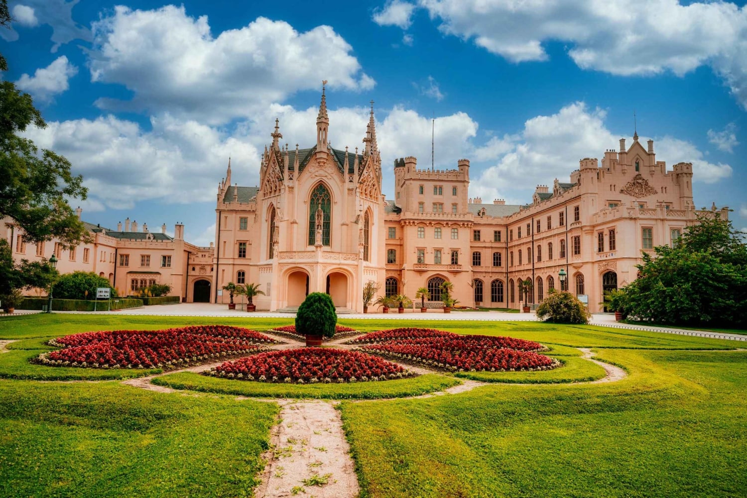 Excursión privada de un día de 4 castillos de Viena a Moravia del Sur