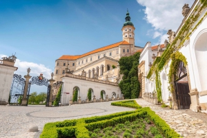 Excursión privada de un día de 4 castillos de Viena a Moravia del Sur