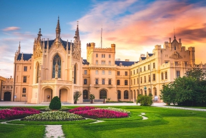 Excursión privada de un día de 4 castillos de Viena a Moravia del Sur