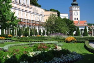 Excursión privada de un día de 4 castillos de Viena a Moravia del Sur