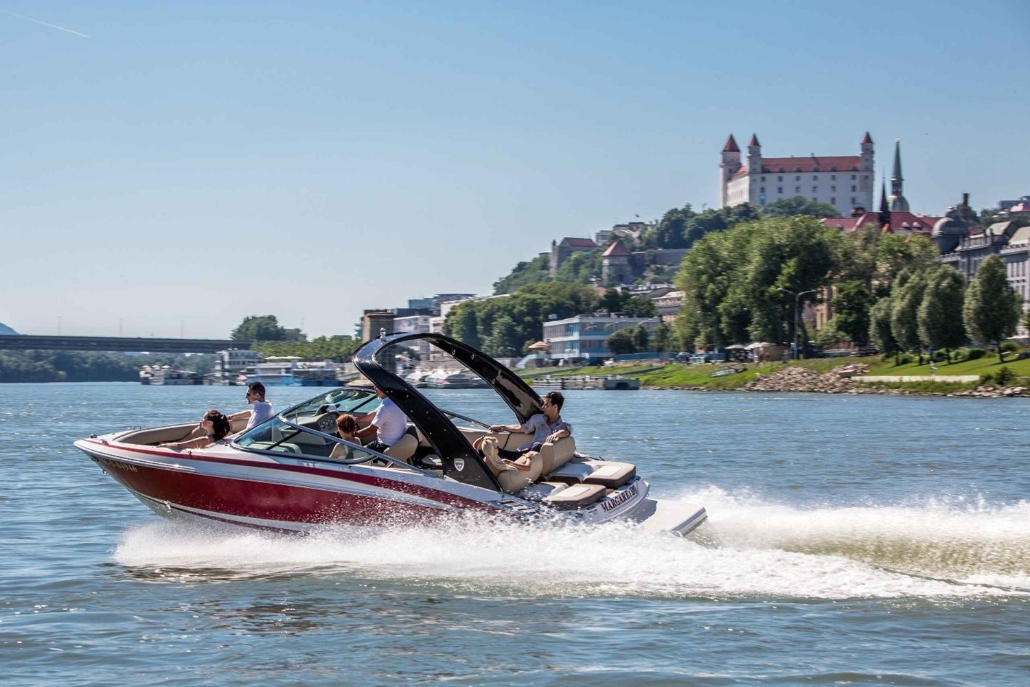 Братислава на частном скоростном катере