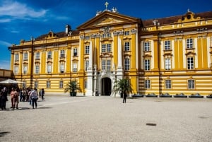 Bratislava/Wenen: dagtrip naar Melk, Salzburg en Hallstatt