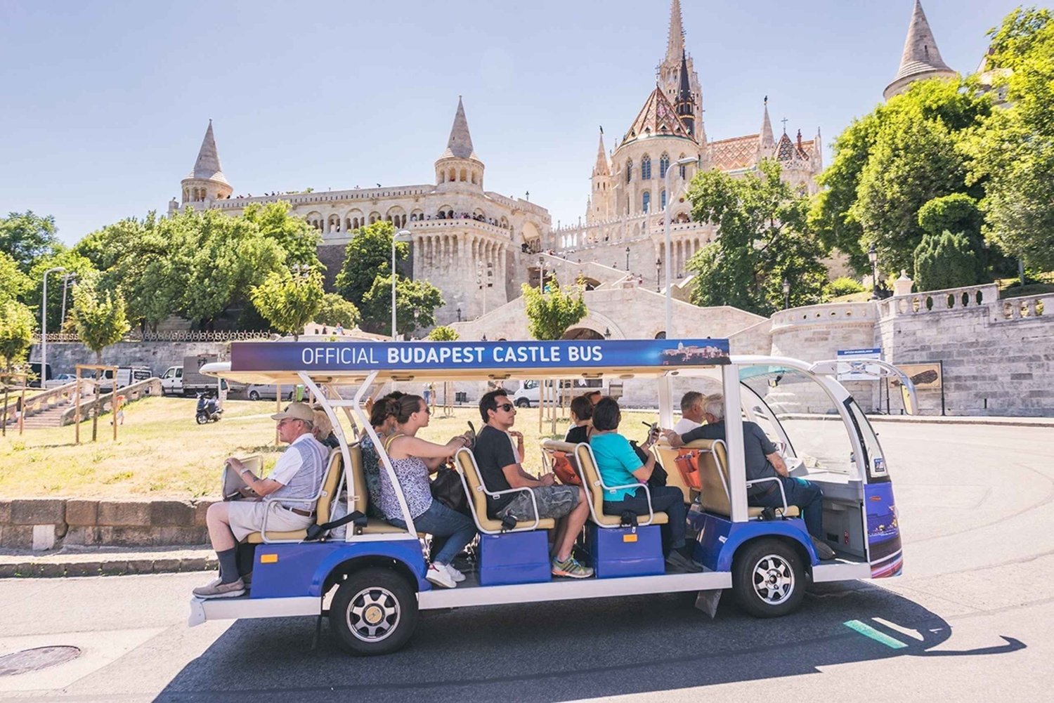 Budapest: Buda Castle Electric Hop-On Hop-Off bussi