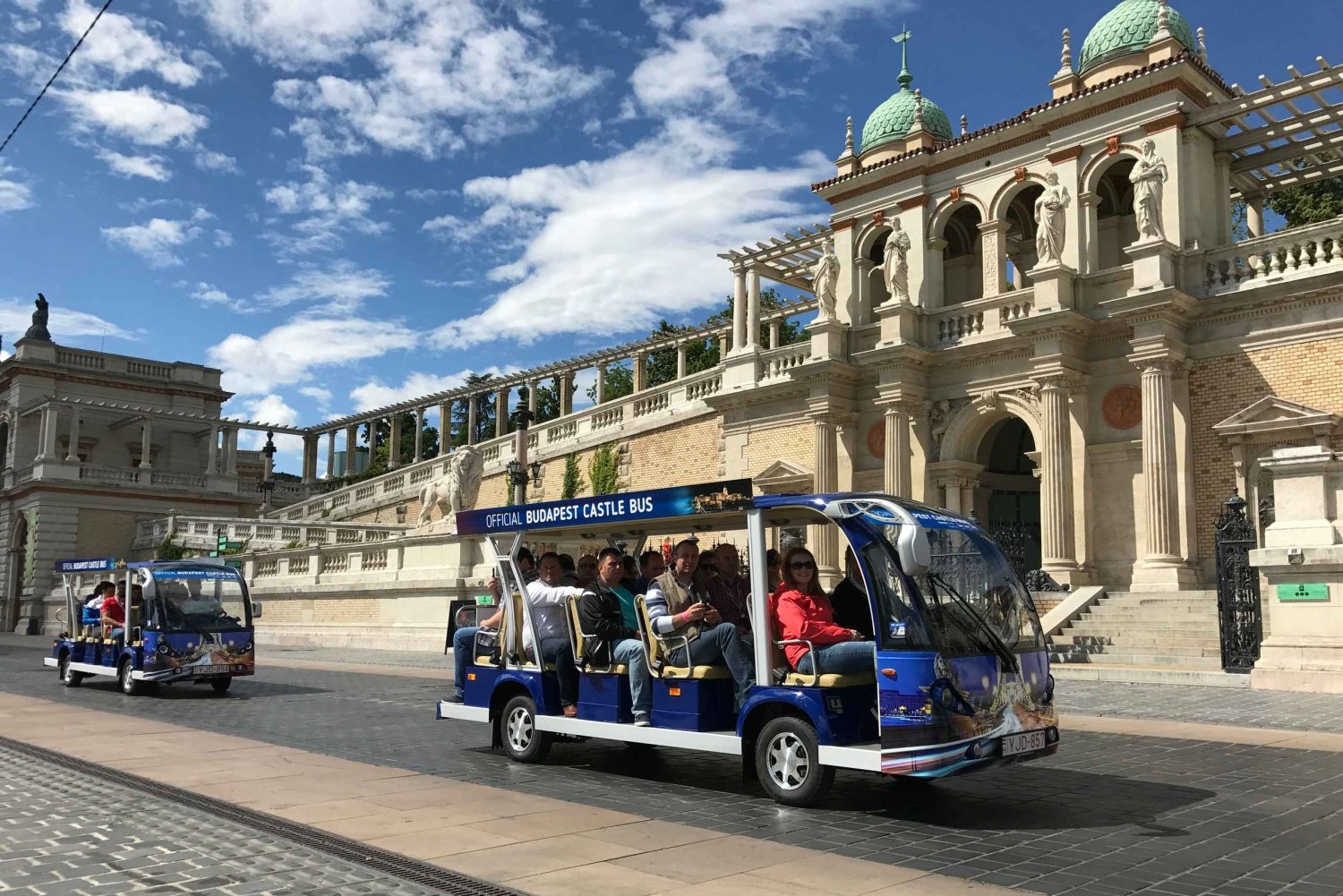 Budapest: Buda Castle Electric Hop-On Hop-Off bussi