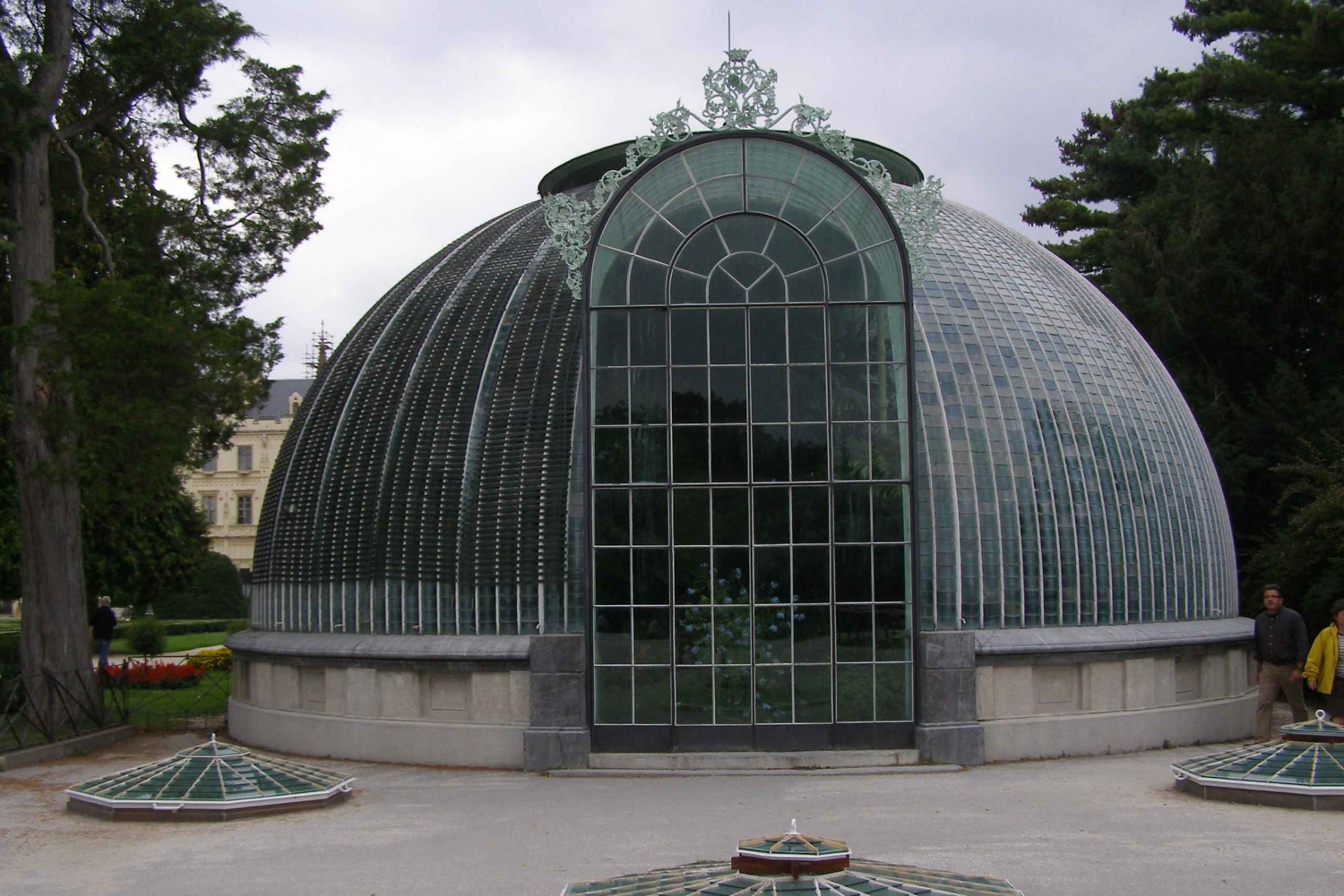 Wienistä ja Bratislavasta: Moravia: Lednicen linna ja puisto