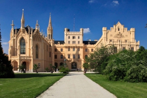 Wienistä ja Bratislavasta: Moravia: Lednicen linna ja puisto