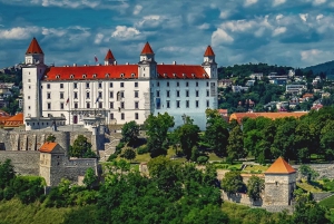From Vienna: Roundtrip Bus to Bratislava with Walking Tour